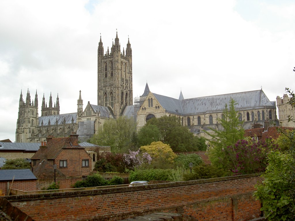Canterbury, Kathedrale, erbaut im 12. Jahrhundert im Stil der engl. Sptgotik, Mittelturm Bell Harry, erbaut von John Wastell, Chor von 1174 (25.05.2013)