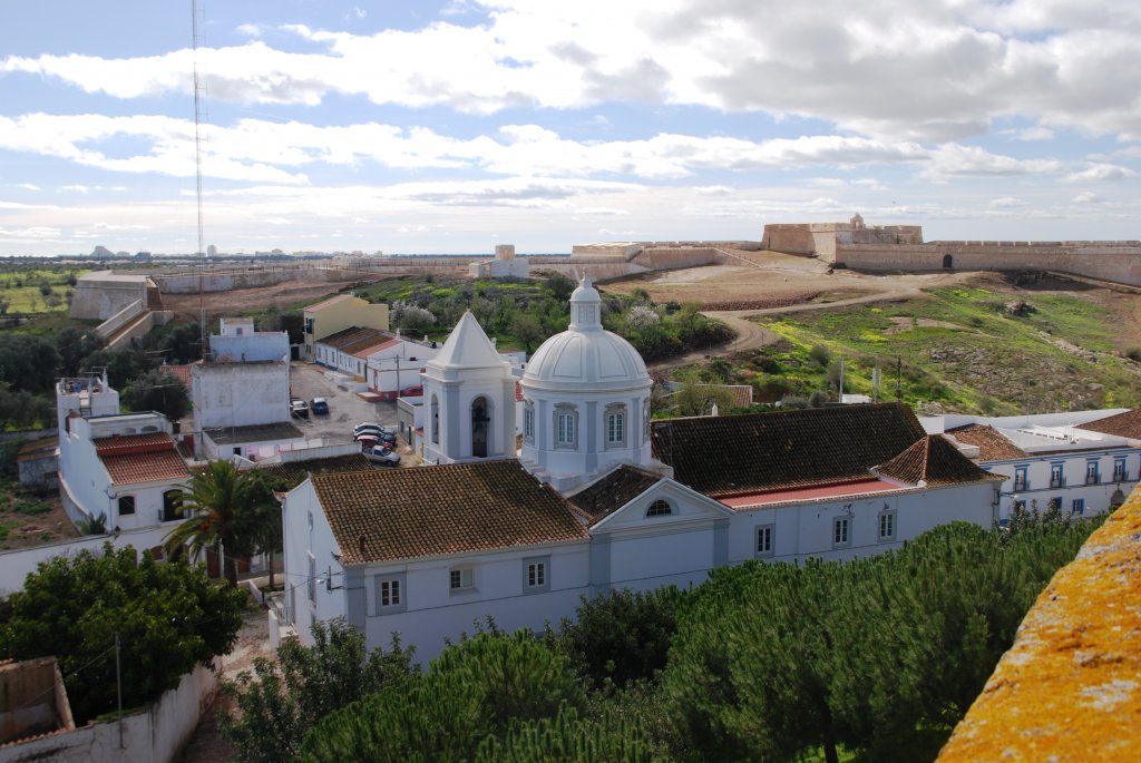 CASTRO MARIM (Concelho de Castro Marim), 11.02.2010, Blick vom Castelo auf den Ort und die Igreja Matriz

