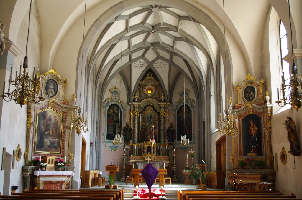 Cazis, Klosterkirche St. Peter und Paul, sptgotische Saalkirche, erbaut 1504 
durch Andreas Bhler, Turm von 1871 (21.04.2011)