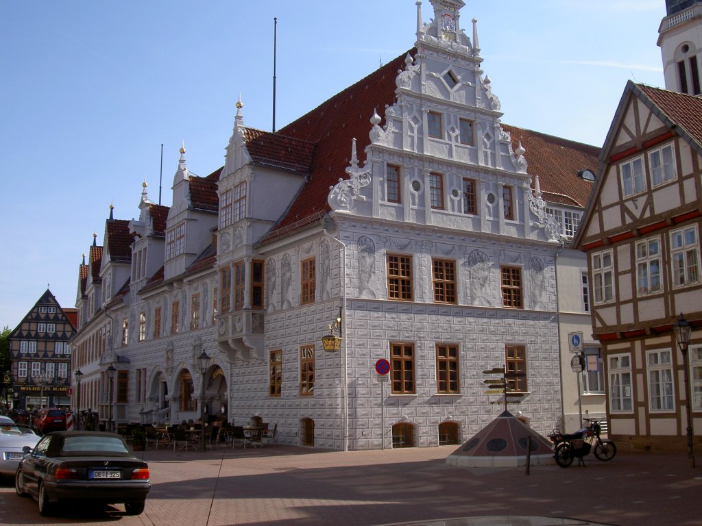 Celle, Altes Rathaus mit Ratskeller, erbaut ab dem 14. Jahrhundert, ausgebaut 
im Renaissance Stil von 1573 bis 1579 (07.05.2011)