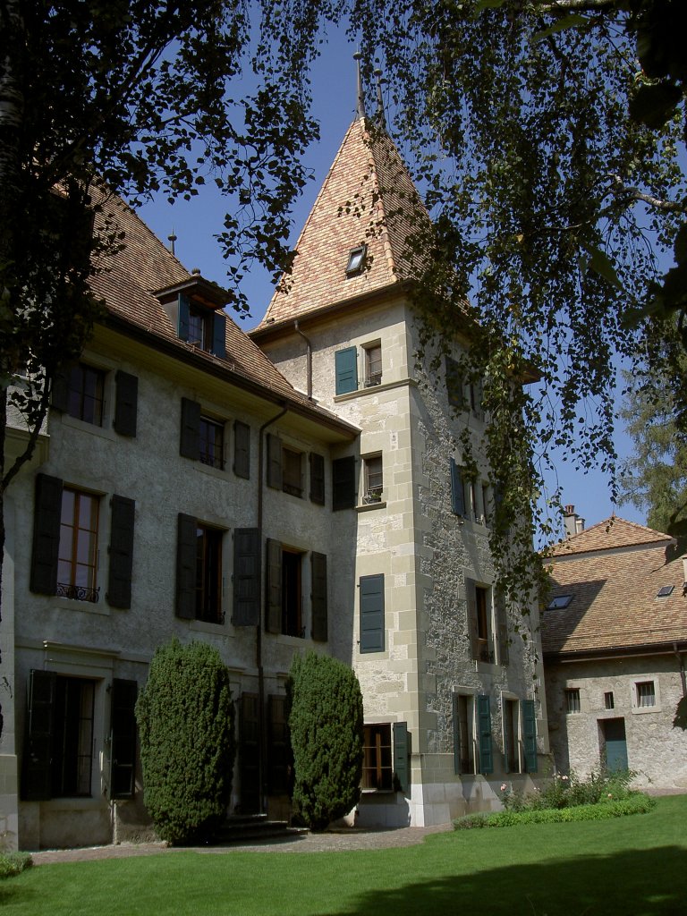 Chateau Echandens bei Morges, erbaut im 16. Jahrhundert mit Treppenturm (09.09.2012)