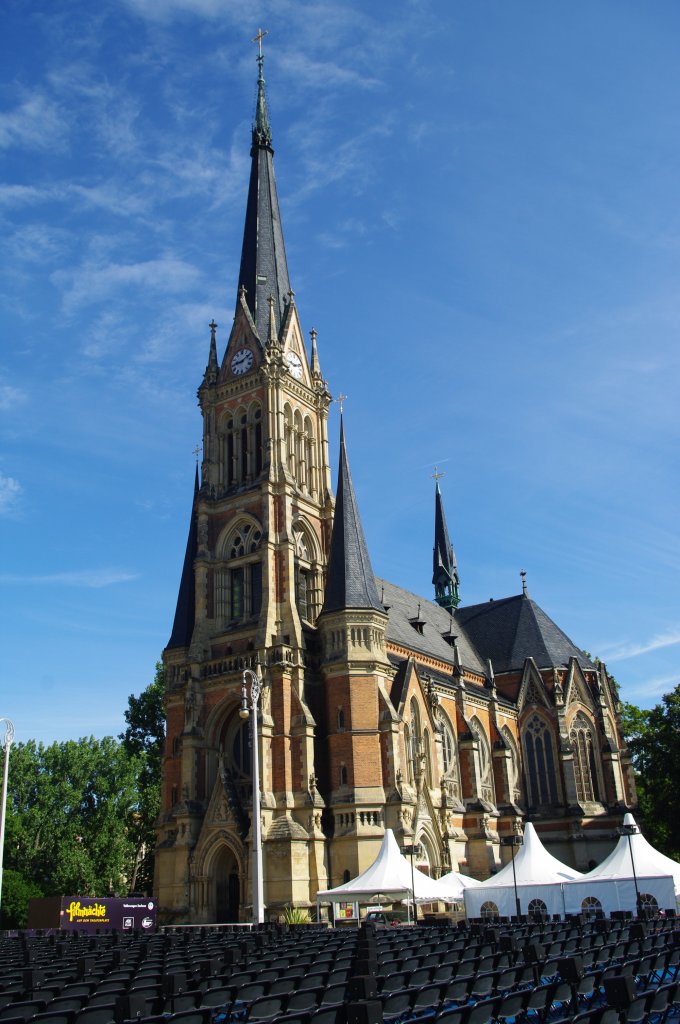 Chemnitz, Neugotische St. Petri Kirche, erbaut von 1885 bis 1888 von Architekt Hans Enger (19.07.2011)
