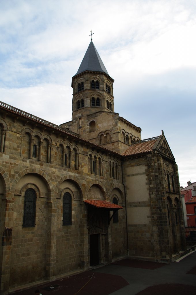 Clermond-Ferrand, Basilika Notre-Dame du Port, Erbaut im 12. Jahrhundert,
(20.10.2009)