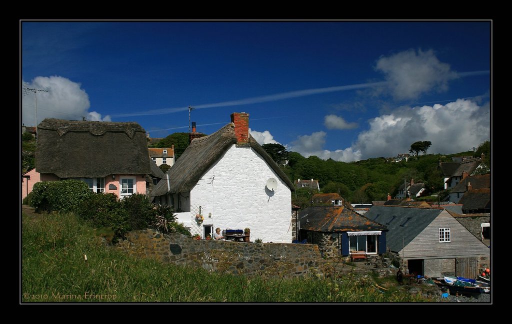 Cottages ber dem kleinen Hafen von Cadgwith - Lizard Halbinsel, Cornwall UK