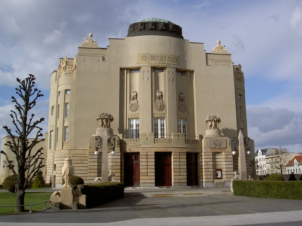Cottbus, Staatstheater, erbaut 1905 im Jugendstil durch Bernhard Sehring (01.04.2012)