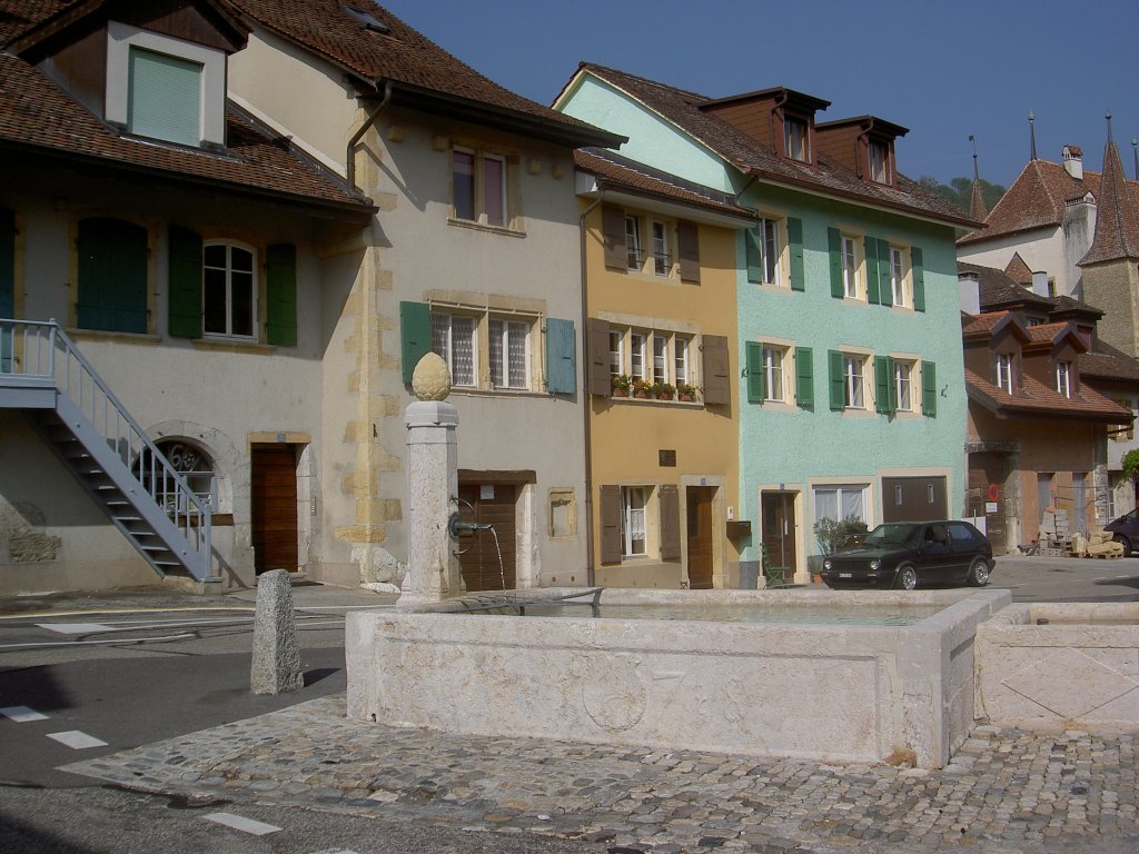 Cressier, Häuser in der Rue de Chateau, Kanton Neuenburg (01.10.2011)