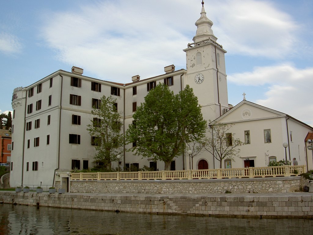 Crikvenica, Franziskanerkloster mit Kirche, heute Hotel Castell (01.05.2012)