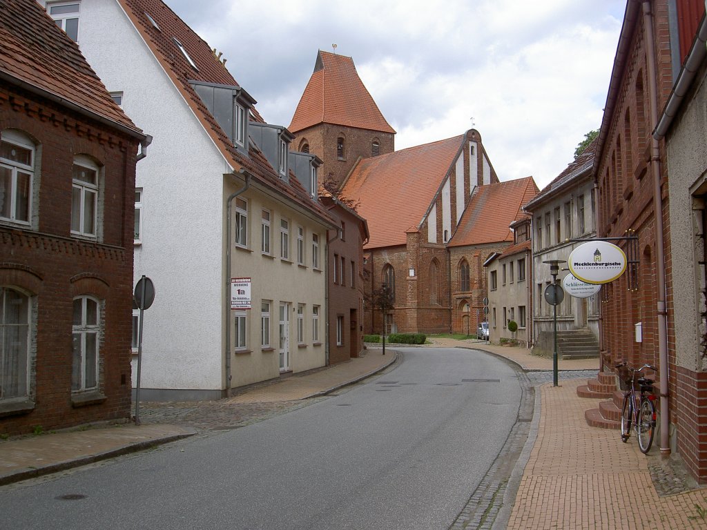 Crivitz, Stadtkirche in der Goethestrae, erbaut sptes 14. Jahrhundert (11.07.2012)