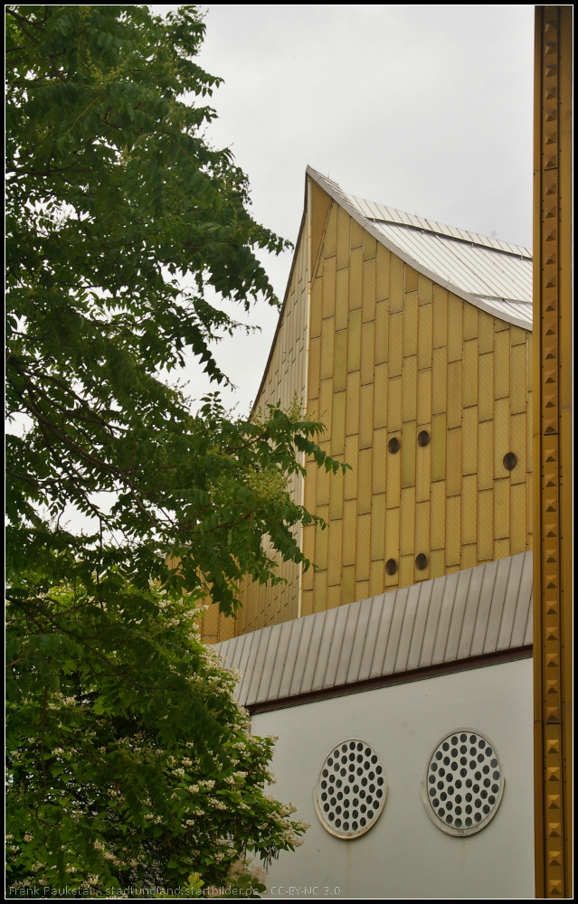 Dachkonstruktion und Fassadengestaltung der Berliner Philharmonie (Berlin-Tiergarten 29.06.2013 beim G+ 2 Annivesary Photowalk Berlin, Germany)