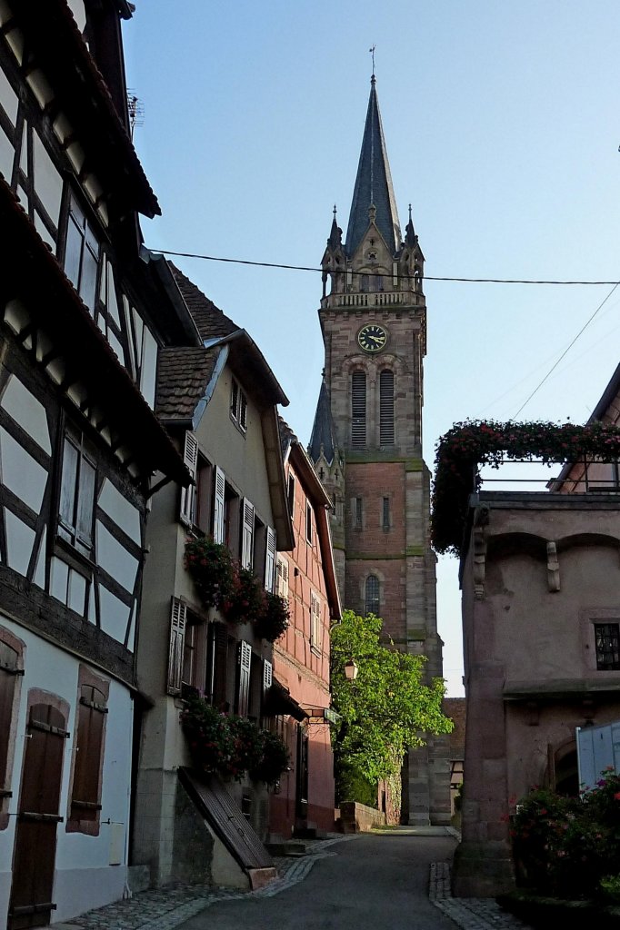 Dambach, Blick durch die mittelalterlichen Gassen zur Stephanskirche, Okt.2012