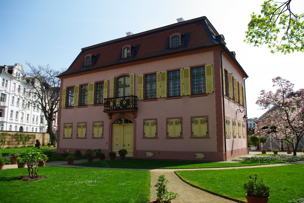 Darmstadt, Prinz Georg Palais, erbaut 1710 als hfische Sommerwohung, seit 
1907 Porzellanmuseum (10.04.2009)
