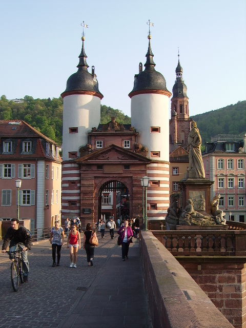 Das Brcken Tor an der alten Brcke am 19.04.11 in Heidelberg 