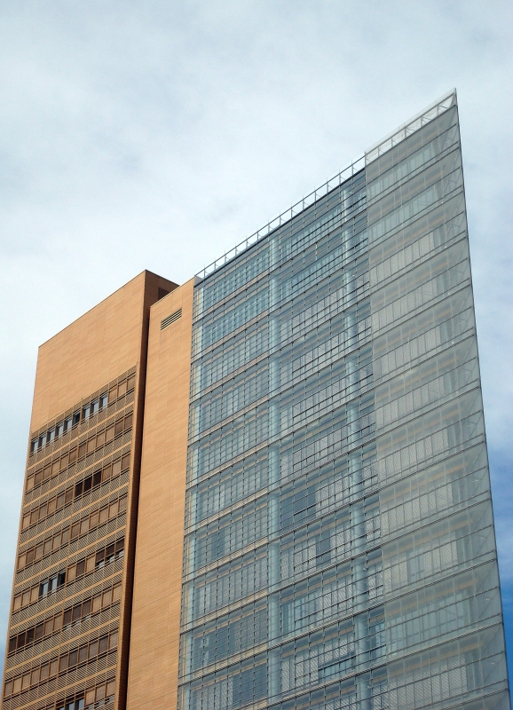 Das  debis-Haus  am Potsdamer Platz in Berlin - heute Sitz der Daimler Financial Services. Von 1993 bis 1997 erbaut nach Plnen des italienischen Architekten Renzo Piano. 19.7.2011