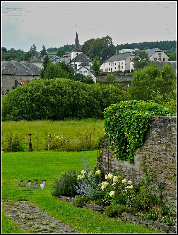 Das Dorf Surr von der rue des Romains aus gesehen. 05.08.2010 (Jeanny)