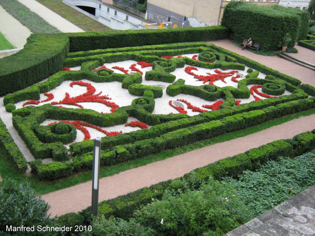 Das Foto zeigt einen Teil des Saarbrcker Stengel Schlo Schlogarten. Die Aufnahme des Foto war am 25.08.2010.