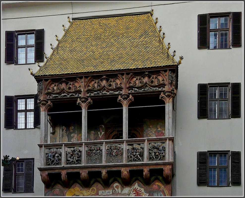 Das Goldene Dachl ist mit 2.677 feuervergoldeten Kupferschindeln eingedeckt und ist wohl das meist fotografierte Dach in Innsbruck. 22.12.09 (Jeanny) 