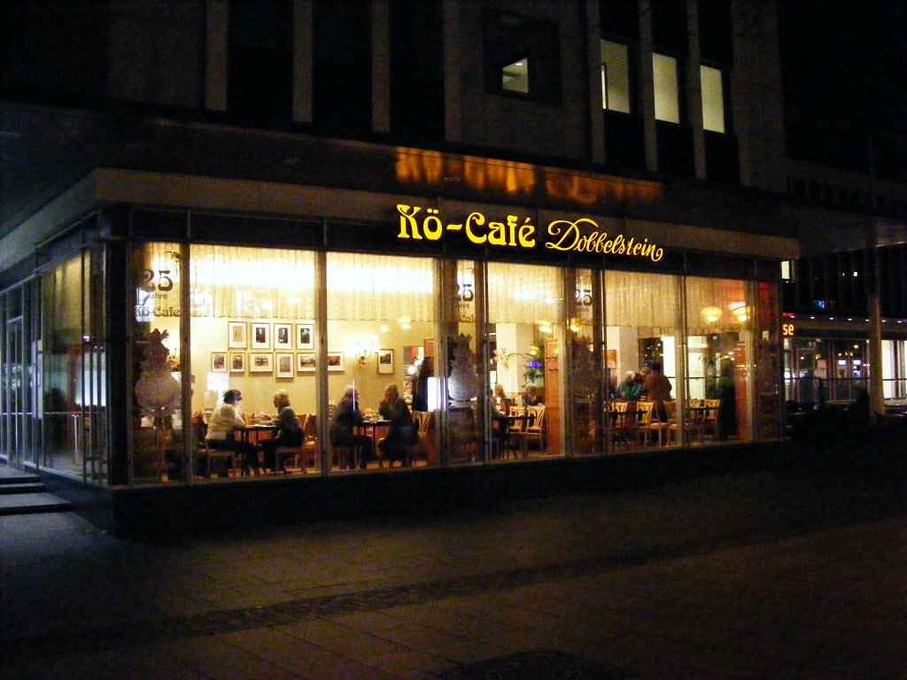 Das K-Caf Dobbelstein an der Knigstrae in Duisburg am Abend des 6. November 2009. 