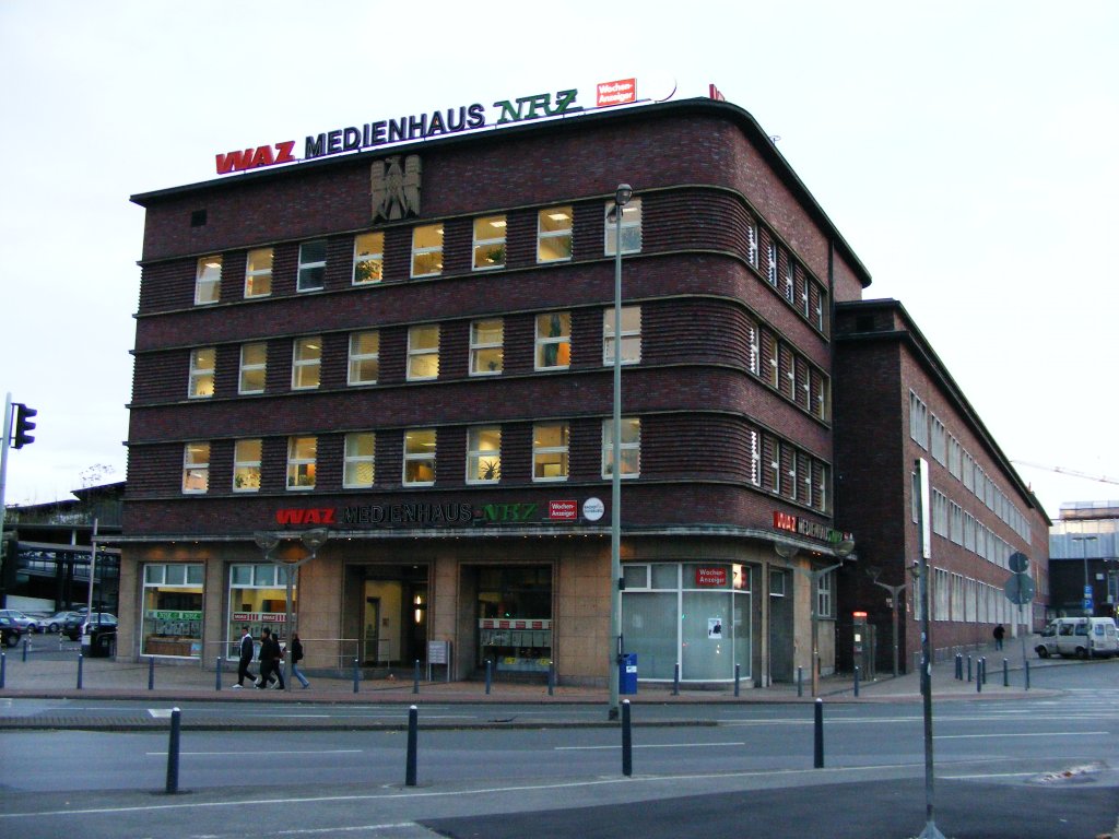 Das Medienhaus an der Nordseite des Duisburger Hauptbahnhofs am 6. November 2009. 
