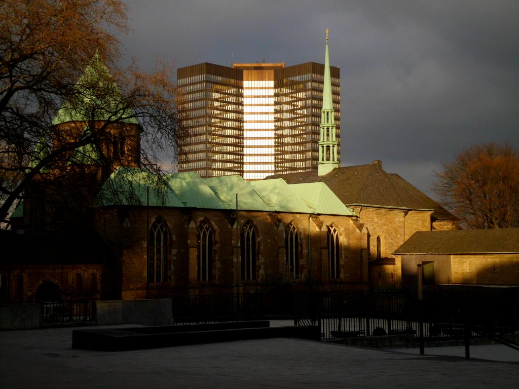 Das  neue  Rathaus in Essen, vom Burgplatz her gesehen - 27.01.2011.