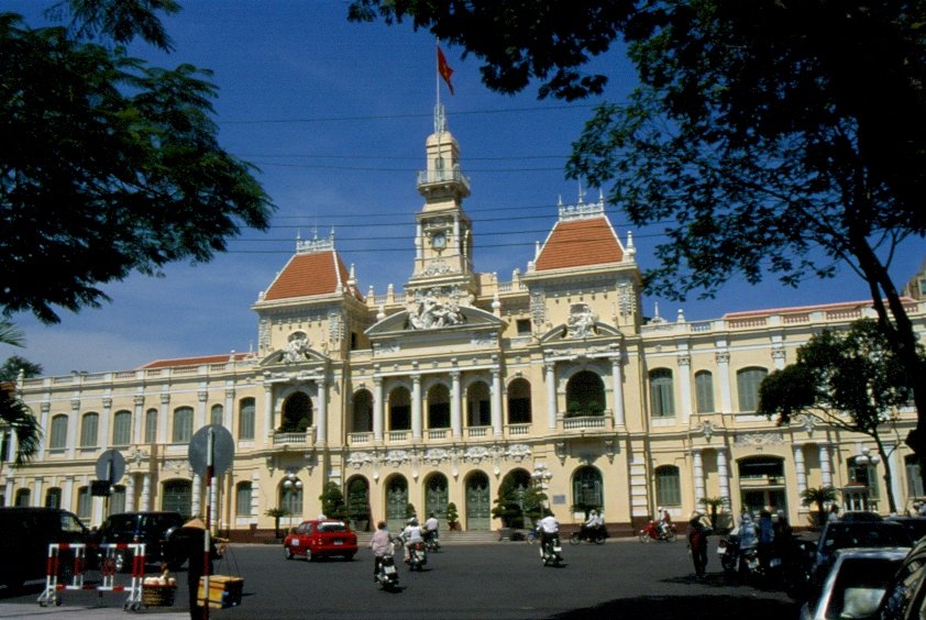 Das Rathaus von Ho-Chi-Minh-City, dem ehemaligen  Saigon im Jahr 2003