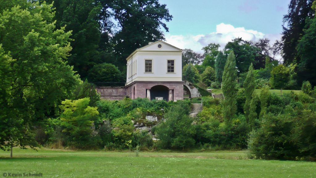 Das rmische Haus im Weimarer Park an der Ilm wurde Ende des 18. Jahrhunderts als Gartenhaus im klassizistischen Stil erbaut. (13.08.2008)