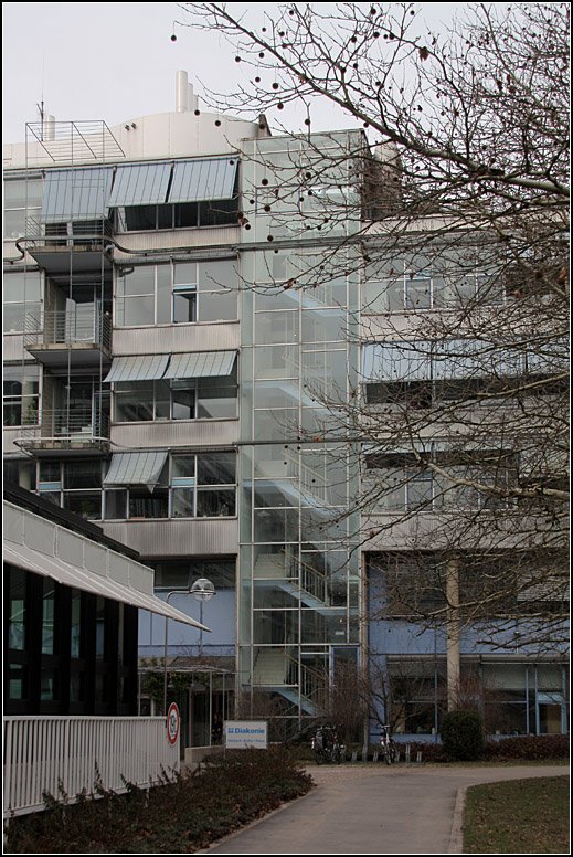 Das sehr glserne Brogebude der Diakonie in Stuttgart von Behnisch und Partner. Hier der Fassadenbereich mit dem Treppenhaus. 25.02.2010 (Matthias)
