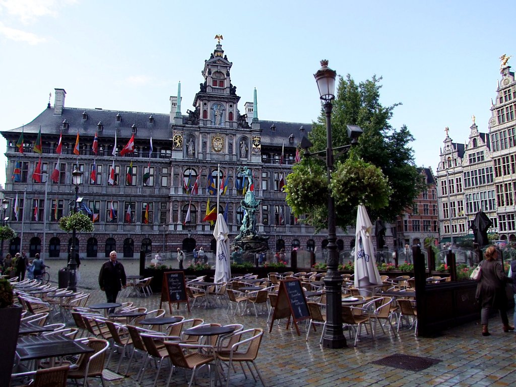 Das spätgotische Rathaus am Grote-Markt in Antwerpen;100830_
