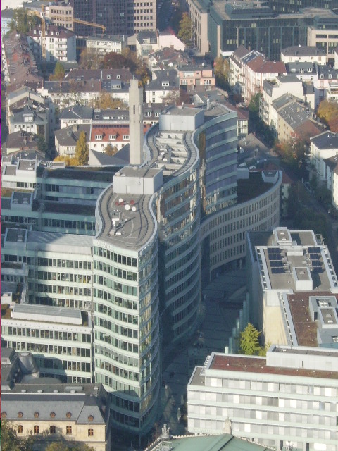 Das Wellenhaus in Frankfurt am Main von Maintower aus fotografiert am 31.10.10