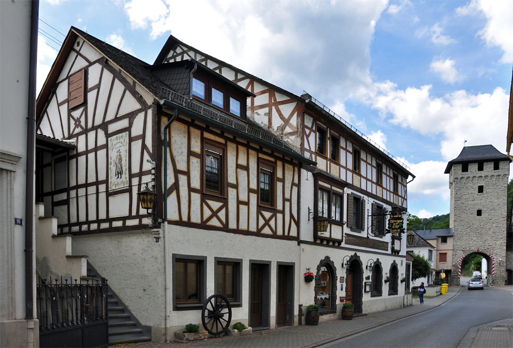 Dausenau -  Wirtshaus an der Lahn  und Torturm - 27.08.2012