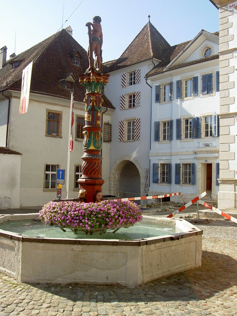 Delemont, Figurenbrunnen und Porte de Porrentruy, Kanton Jura (02.10.2011)