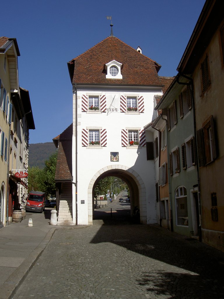 Delemont, Stadttor Porte au Loup, erbaut 1775, Kanton Jura (02.10.2011)