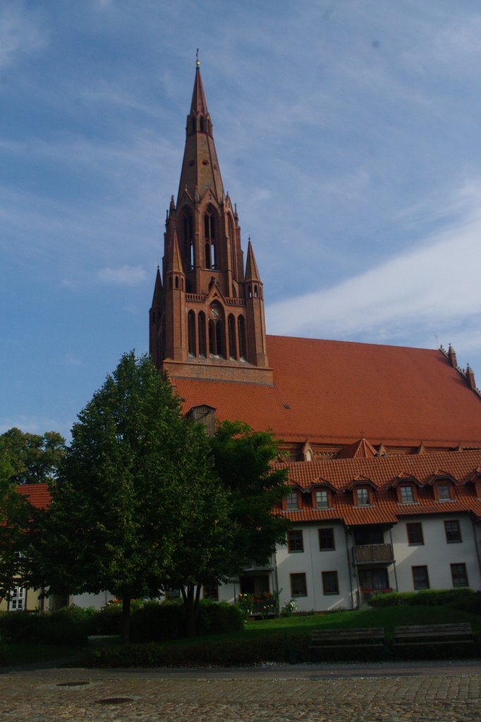 Demmin, Stadtkirche, St. Bartholomaei, Backsteingotik, erbaut bis 1689, Turm erbaut im 19. Jahrhundert (16.09.2012)