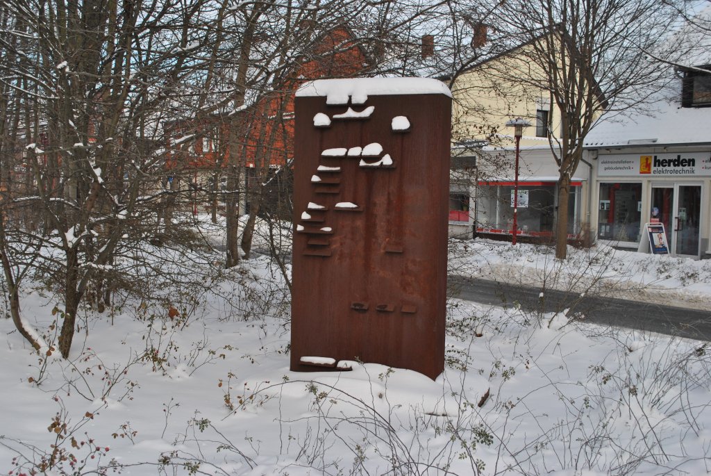 Denkmal in Lehrte fr Verkehrsopfer am 21.12.2010.