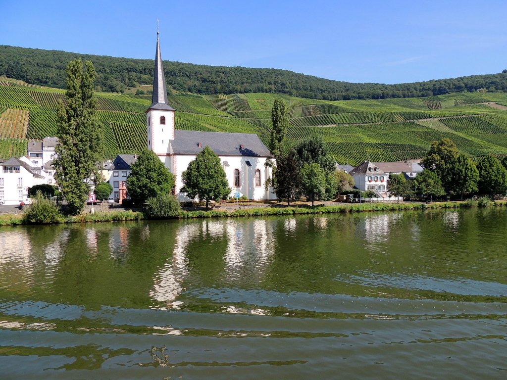 Denkmalgeschtzte Pfarrkirche St. Michael bei Piesport an der Mosel; 120827