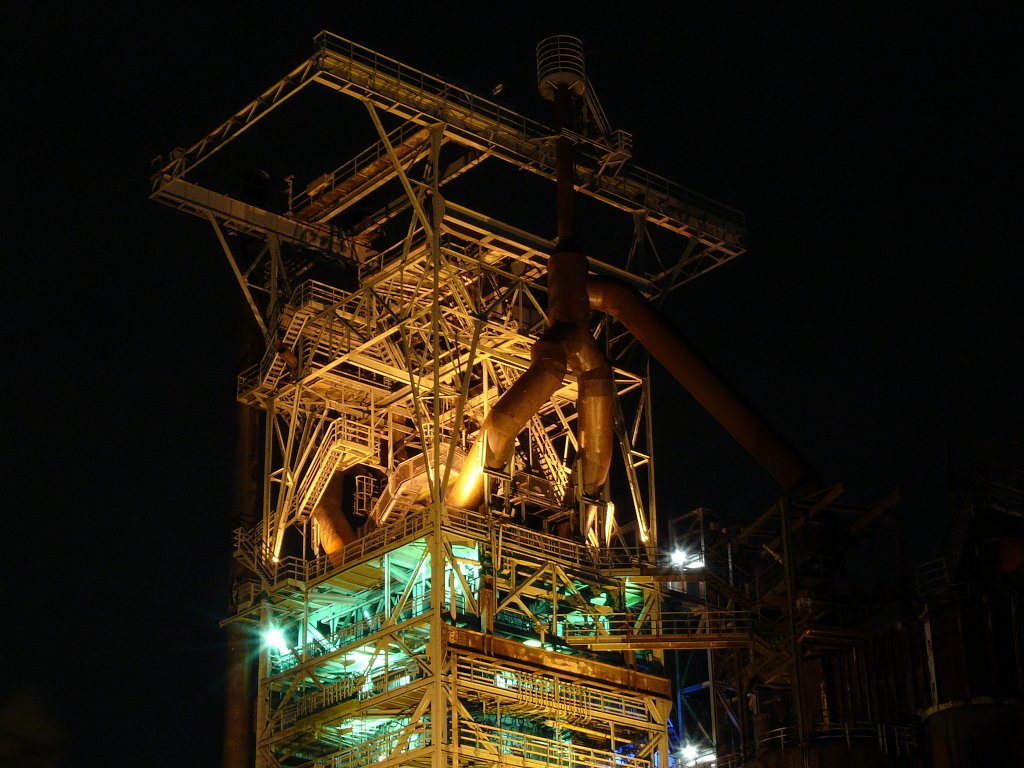 Der lteste Hochofen im Revier bei Nacht. Westf. Landesmuseum fr Industriekultur, Henrichshtte Hattingen. 13.11.2009.