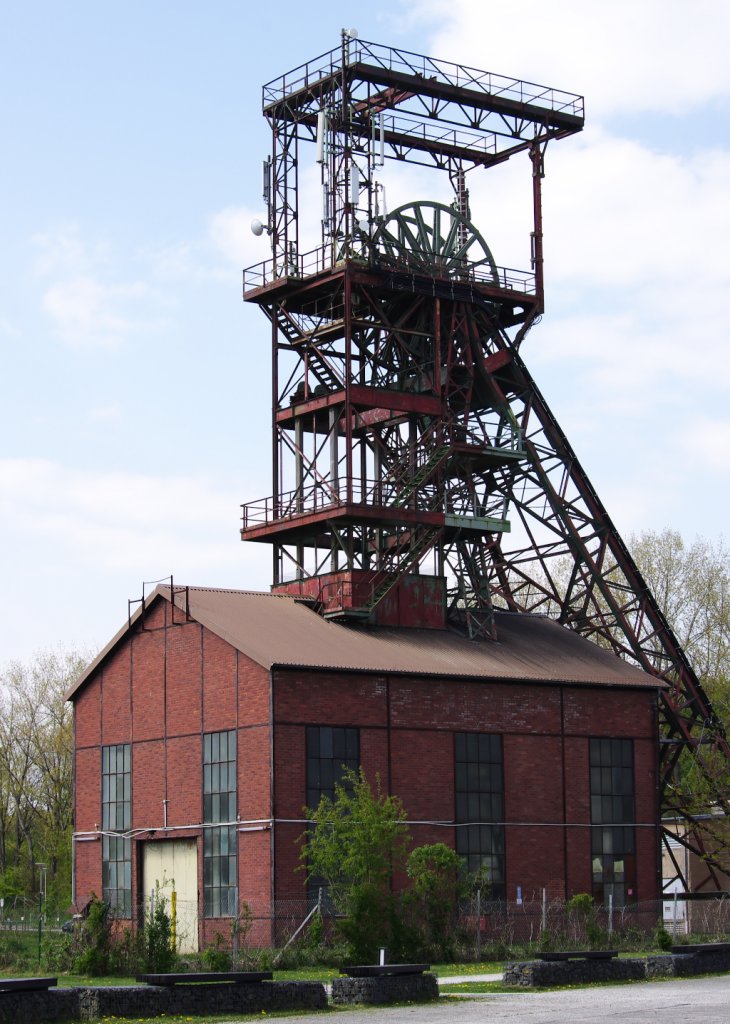 Der Alsbachschacht im Saarbrcker Stadtteil Burbach dient seit Jahrzehnten nur noch zur Wetterfhrung, denn die Bltezeit des Bergbau´s im Saarland ist vorbei. Die Kohlefrderung im Saarland wurde Ende April 2012 eingestellt.
17.04.2011