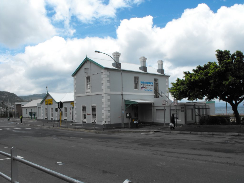 Der Bahnhof von Simonstown, Endstation der Zuege auf der Peninsula.  20.11.2010
