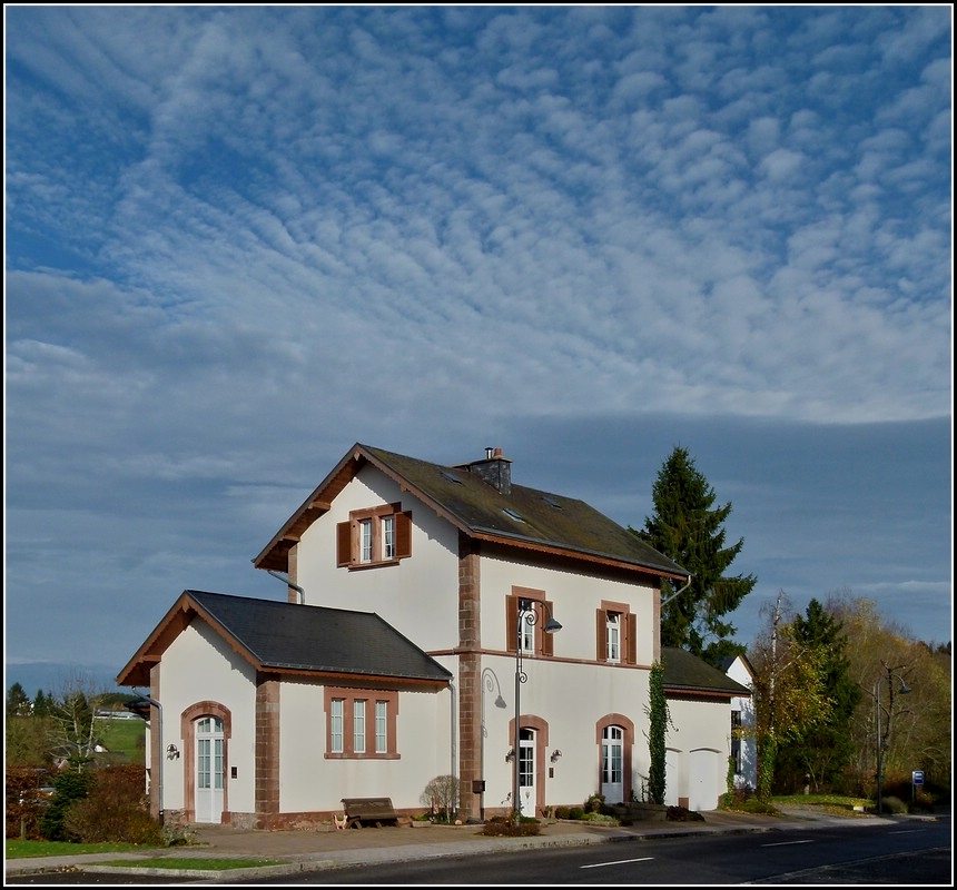 Der Bahnhof von Wilwerdange lag an der Vennbahn Troisvierges – St. Vith, die im luxemburgischen Grenzort Troisvierges bis zum Beginn des Zweiten Weltkriegs von der Luxemburger Nordstrecke in Richtung St. Vith (B) abzweigte. Bedingt durch die Kriegszerstrungen in Belgien und Deutschland wurde der Betrieb auch auf dem Luxemburger Teilstck eingestellt. 14.11.2010 (Jeanny)