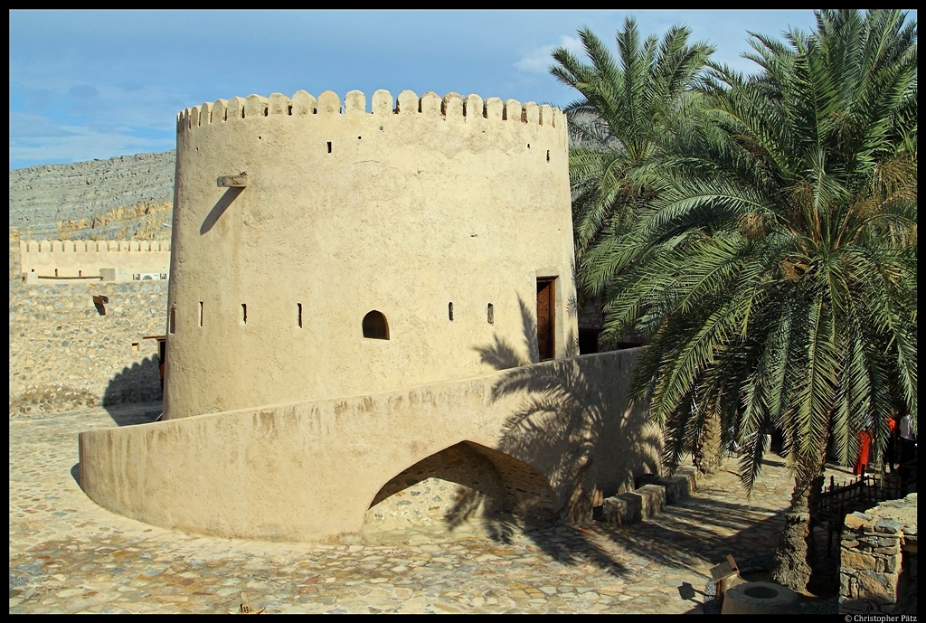 Der Bergfried der portugiesischen Festung Caapo in Khasab. (05.12.2012)