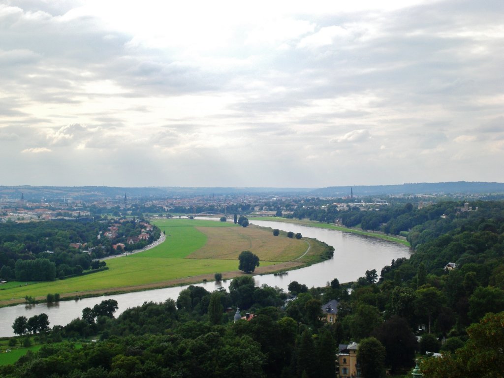 Der Blick auf die Elbwiesen und Dresden-Blasewitz.(25.7.2011)