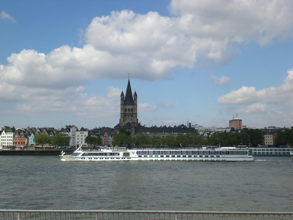 Der Blick auf den Rhein und die Klner St. Martins Kirche.(9.7.2012)