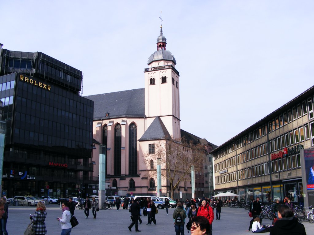 Der Blick von der Domplatte auf den Platz vor dem Klner Hauptbahnhof, 17. Mrz 2010.
