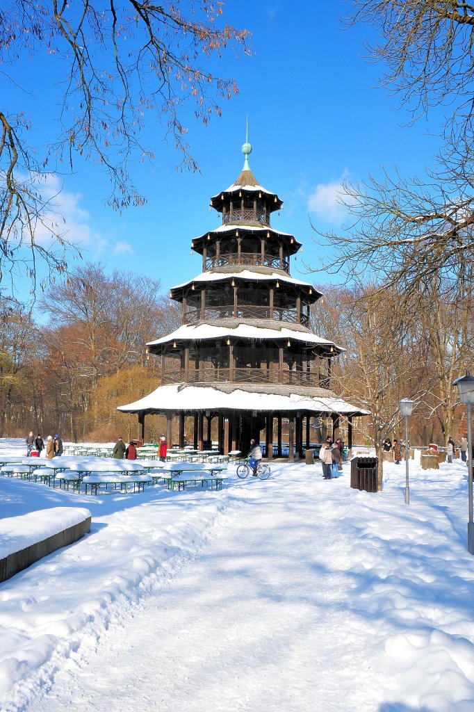 Der Chinesische Turm im Englischen Garten (01/2010) Mnchen-Schwabing