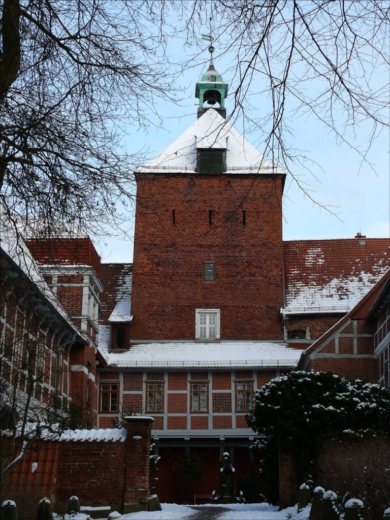 Der einzig erhaltene Turm (Kapellenturm) des Winsener Schlosses mit der zur Zeit der Renaissance auf der Hofseite eingezogenen Galerie, 04.01.2010
