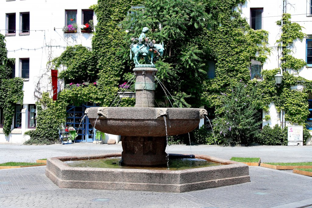 Der Eselsbrunnen auf dem Alten Markt in Halle/S., aufgenommen am 03.07.2010.