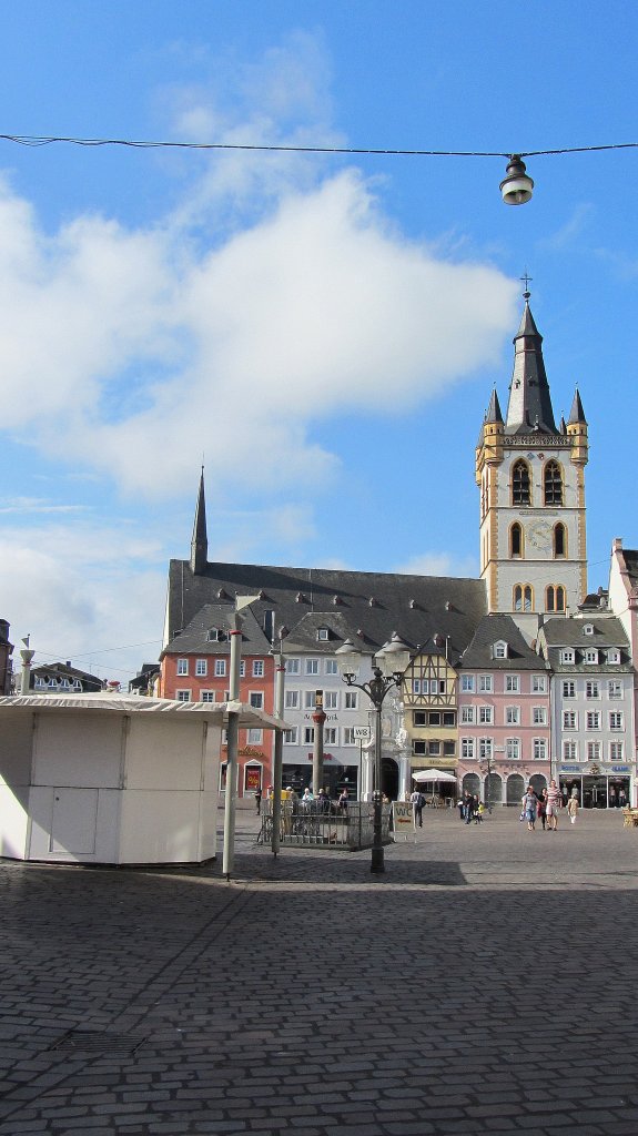 Der Hauptmarkt in Trier am Morgen des 5.8.2012.