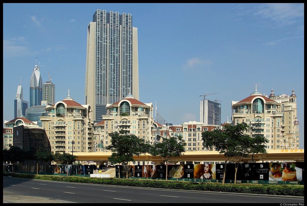 Der Hotelkomplex Al Murooj und The Index (hinten) in Dubai. (08.12.2012)