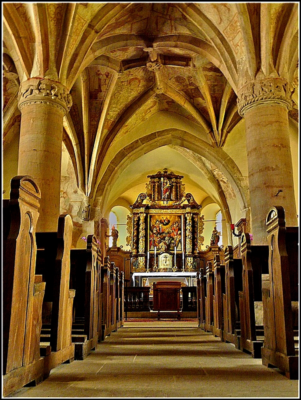 Der Innenraum einer der ltesten Kirche Luxemburgs, der Kirche von Rindschleiden. 04.09.2010 (Jeanny)