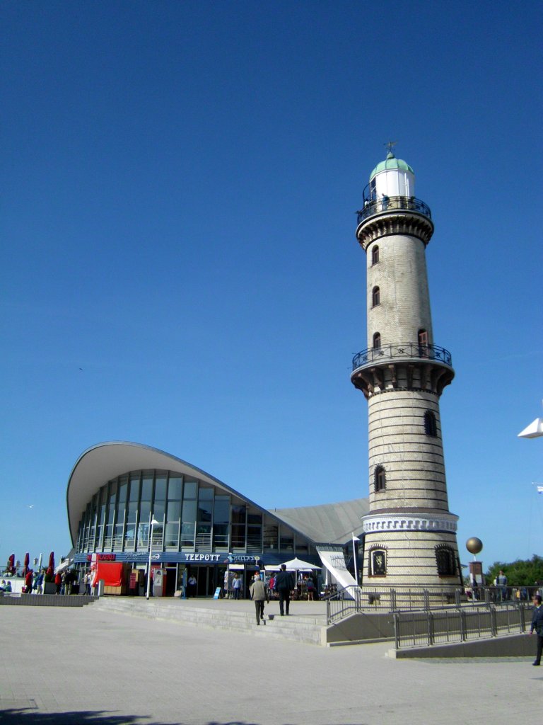 Der Leuchtturm in Rostock-Warnemnde.(3.6.2013)