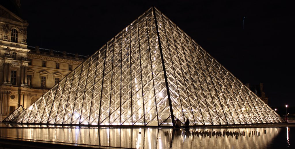 Der Louvre in der Nacht Oktober 2012